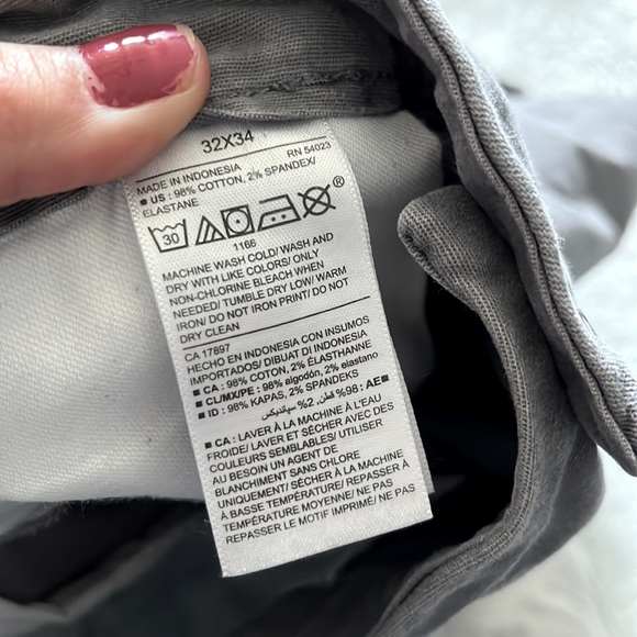 Old Navy Men’s Athletic Ultimate Tech Built-In Flex Chino Pants 32x34 - Picture 6 of 6